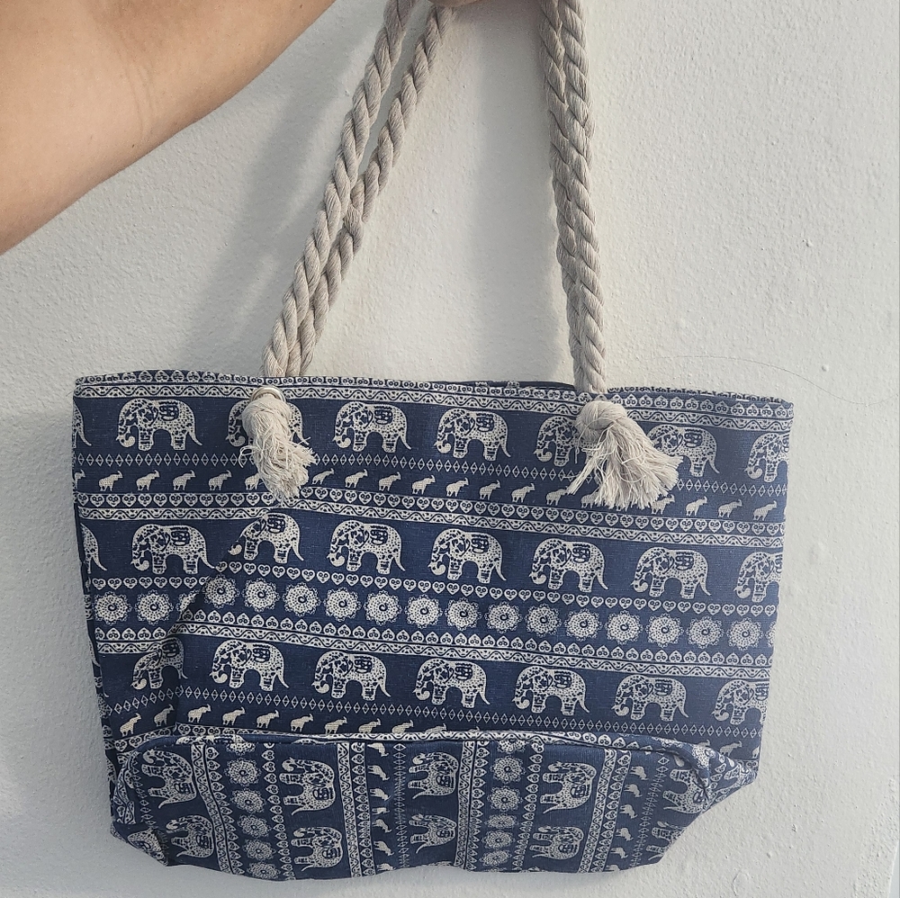 Women Large Elefants Design Square Beach Bag - Picture 3 of 9